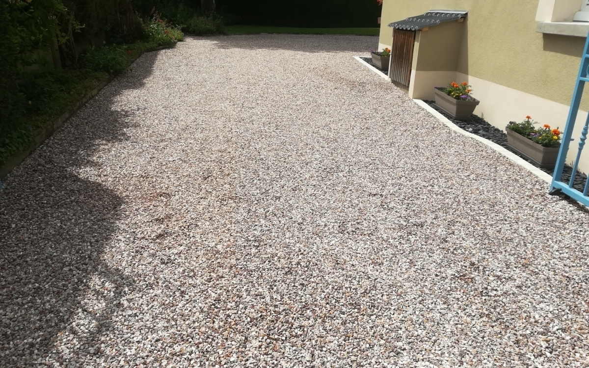 Cration Cour en Alvostar  - Loiret ralise le 30/04/2025