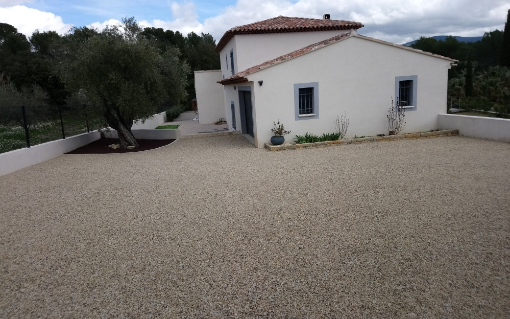 Conception Cour en Alvostar - Entreprise Cardenas   Aubagne cre le 27/07/2018