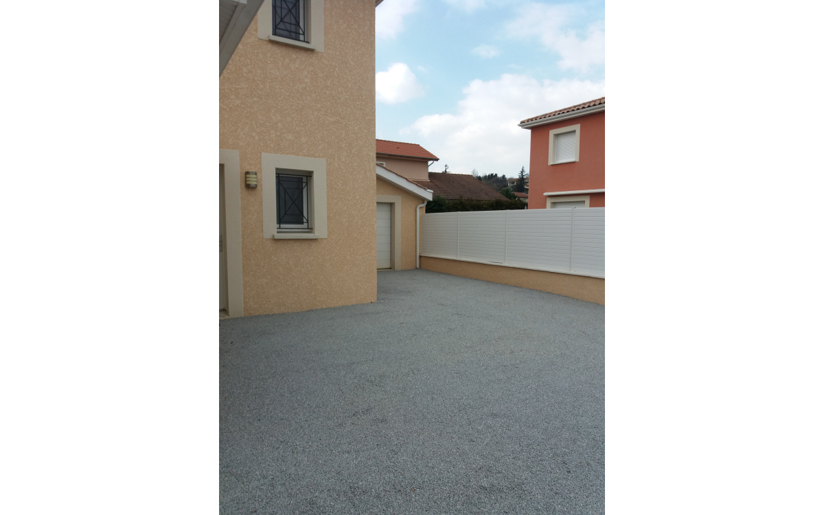 Cration Cour en Alvostar  Toussieu ralise le 23/08/2018