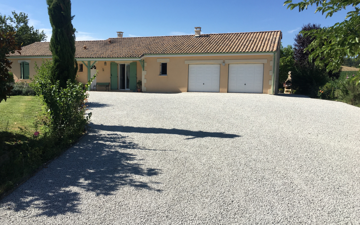 Cration Cour en Gravistar - Entreprise Moulharat  Boulazac ralise le 18/09/2018