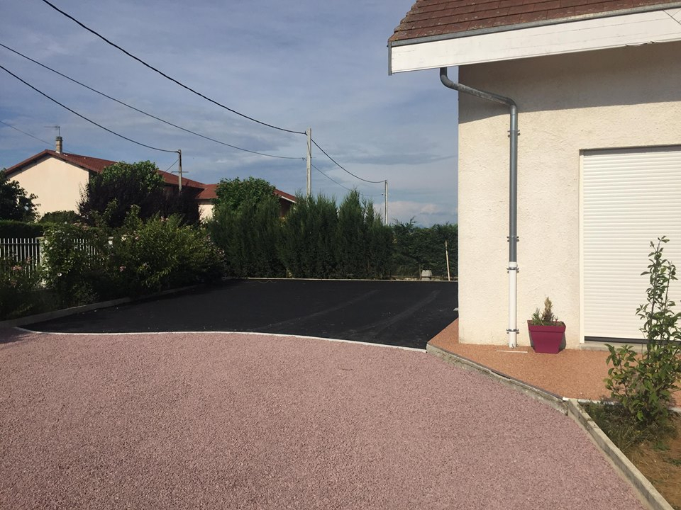 Conception Cour en Alvostar Hydrostar et enrob noir  chaud  Br?zins cre le 19/09/2018