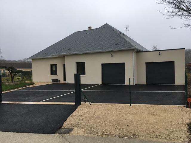 Cration Cour en enrob noir  chaud - Entreprise Lowe - Loir et Cher conue le 15/01/2019