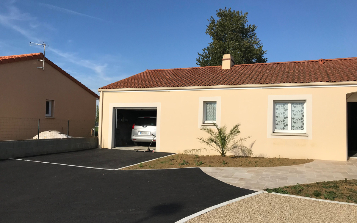 Ralisation Cour en Gravistar et enrob noir  chaud - Entreprise Binesse  Bgrolles-en-Mauges cre le 15/01/2019