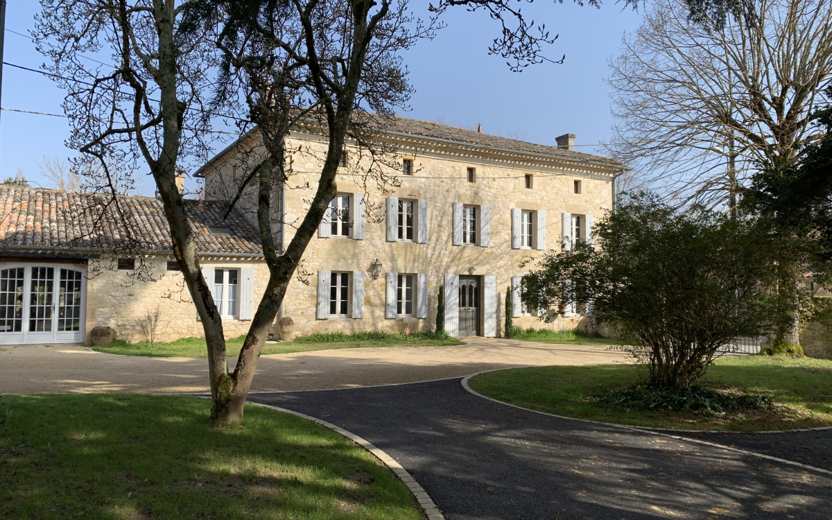 Conception cour en Gravistar, enrob noir  chaud et pav La Couture - Dordogne cre le 16/05/2019