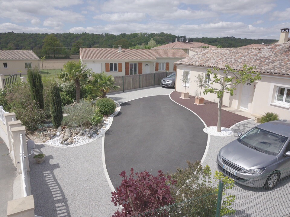 Conception Cour en Stardraine, enrob noir  chaud, Alvostar et pav La Couture - Dordogne cre le 20/05/2019