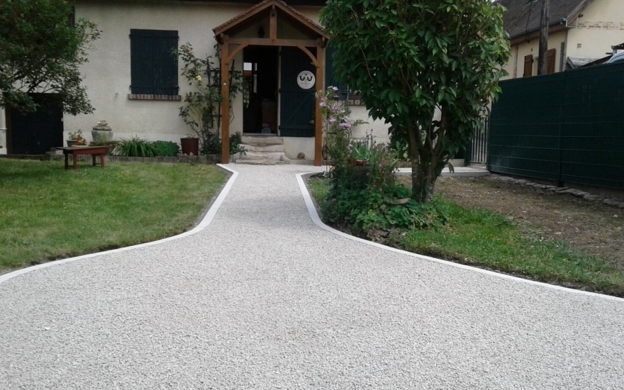 Ralisation Cour en Alvostar  - Oise cre le 25/07/2019