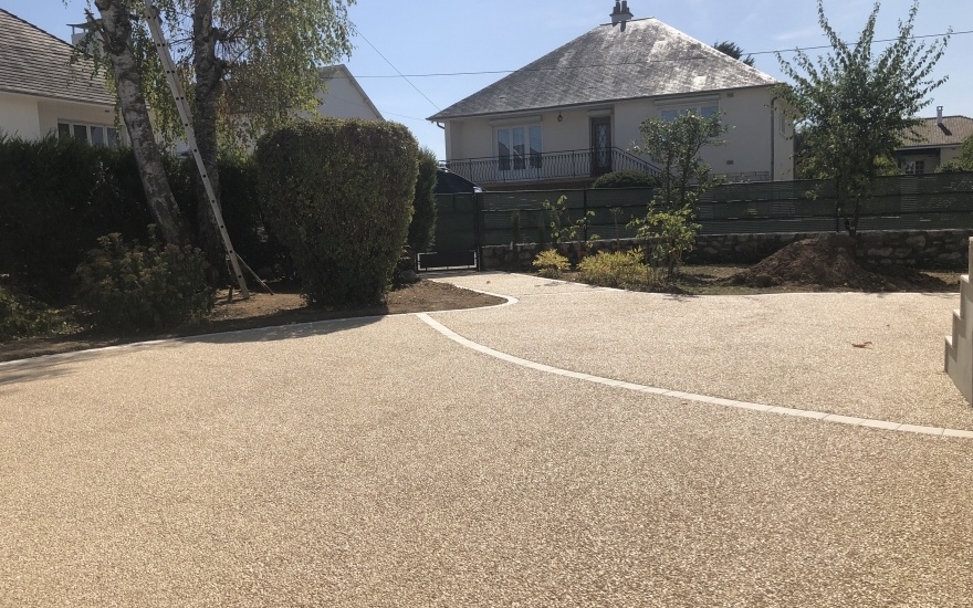 Cration Cour en bton drainant  Blois conue le 20/09/2019