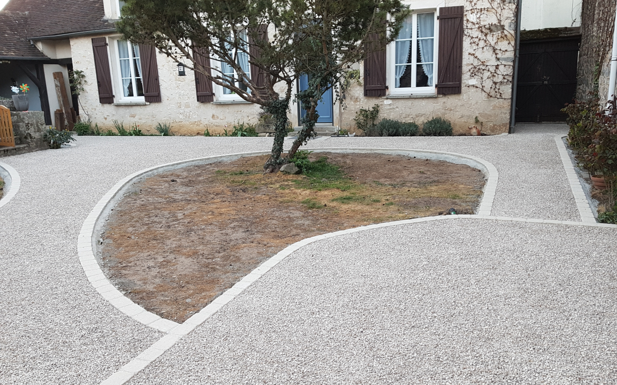 Ralisation Cour en Alvostar  Larchant cre le 15/10/2019