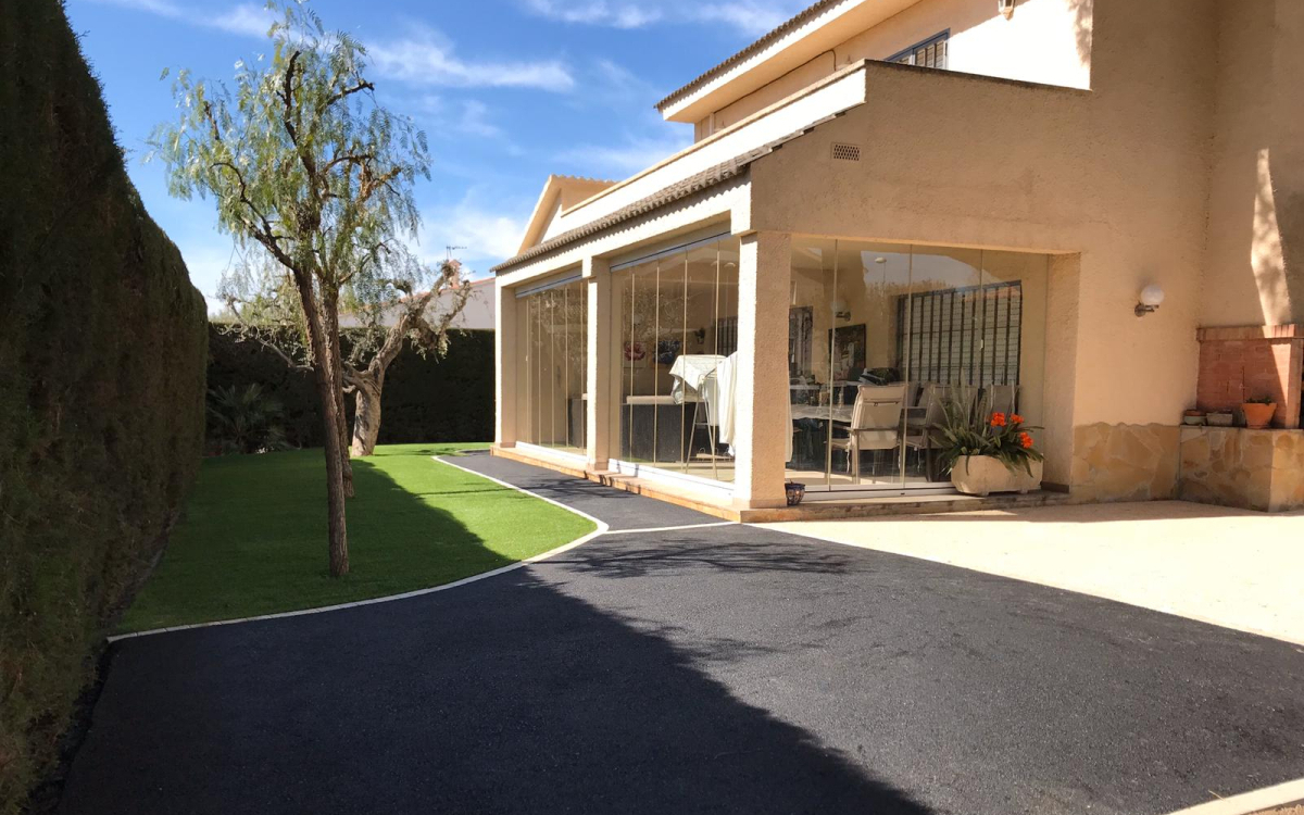 Conception Cour en enrob� noir � chaud, DM Green�et Pav� la Couture�  � Cambrils cr��e le 28/11/2019