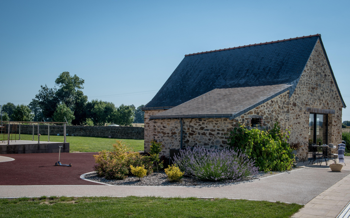 Cration Cour en Minralstar et Pav La Couture  Saint Martin Du Bois ralise le 31/08/2020