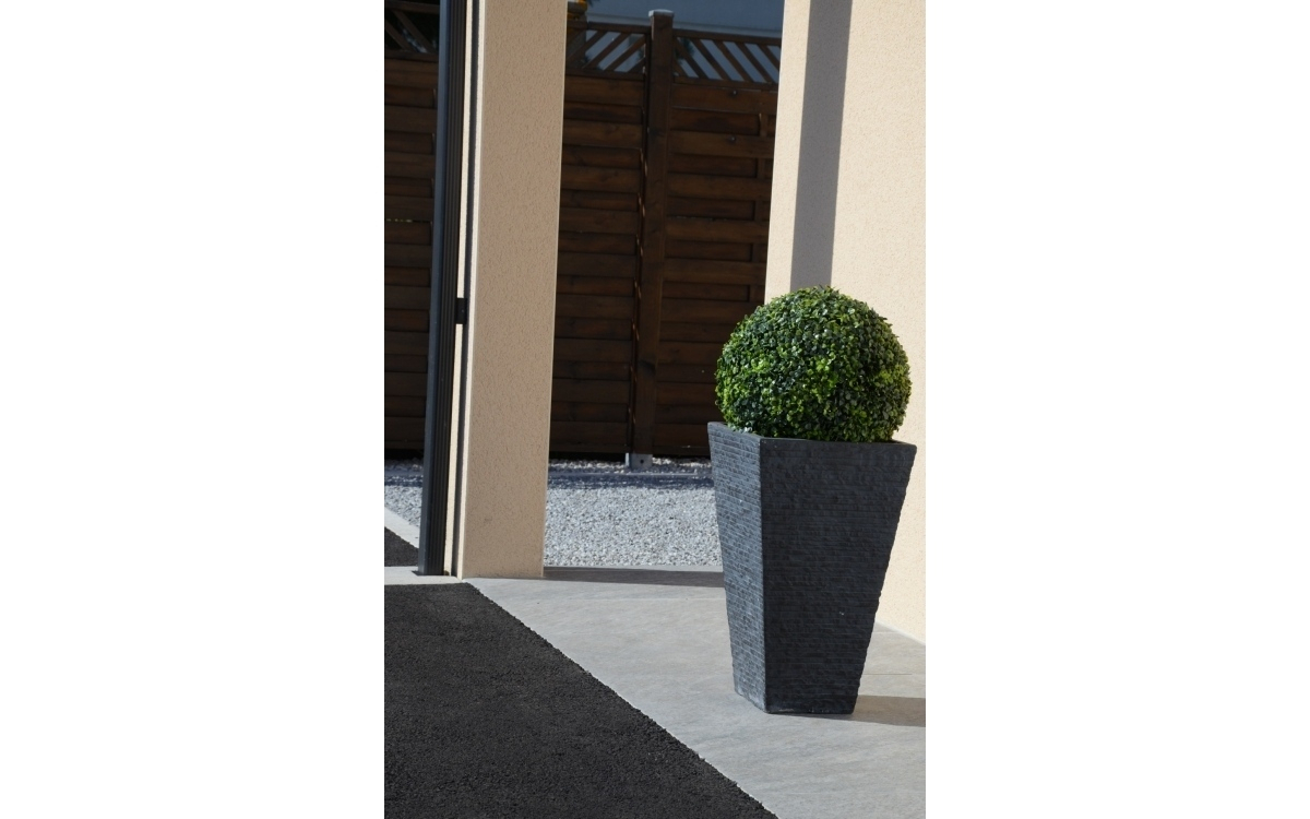 Ralisation Cour en Alvostar et enrob  DOMERAT cre le 06/05/2020