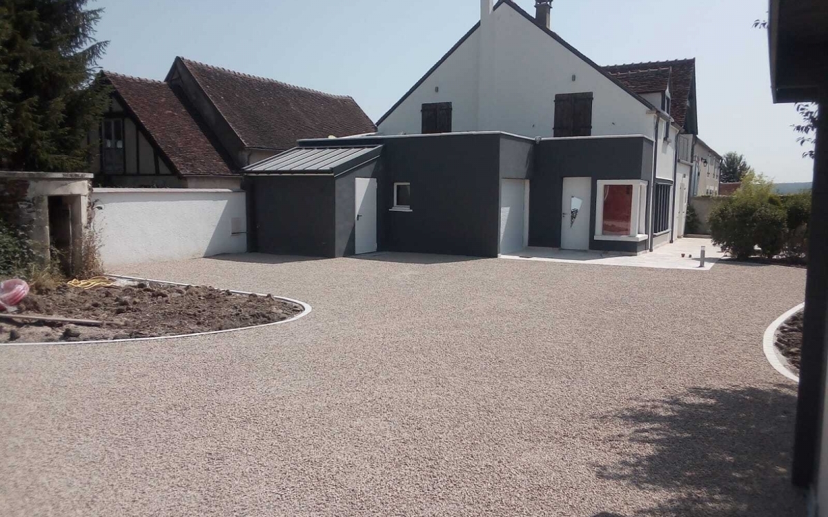 Cration Cour en Gravistar - Yonne ralise le 01/05/2025