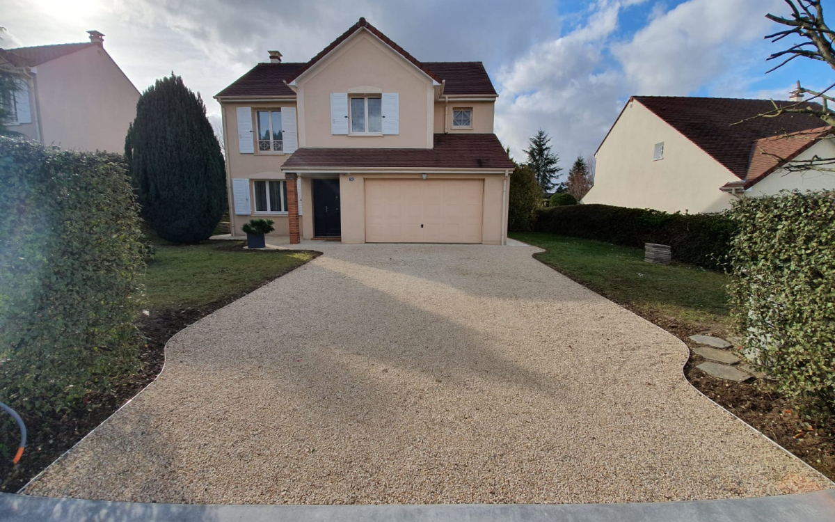 Ralisation Cour en Alvostar Et cornires alu  - Essonne cre le 16/02/2021