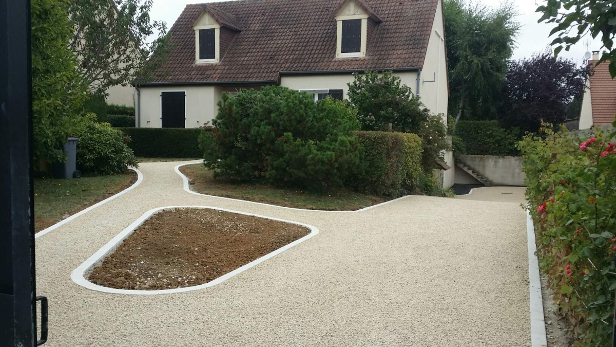 Ralisation Cour en Alvostar  Morigny-Champigny conue le 30/04/2025