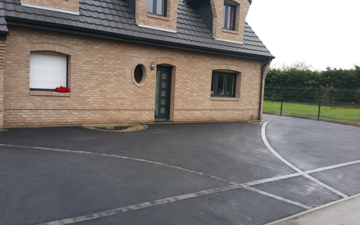 Conception Cour en enrob noir  chaud  Douai cre le 21/02/2018