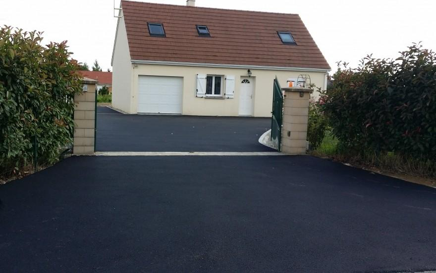 Conception Cour en enrob noir  chaud  Sassay cre le 01/05/2025