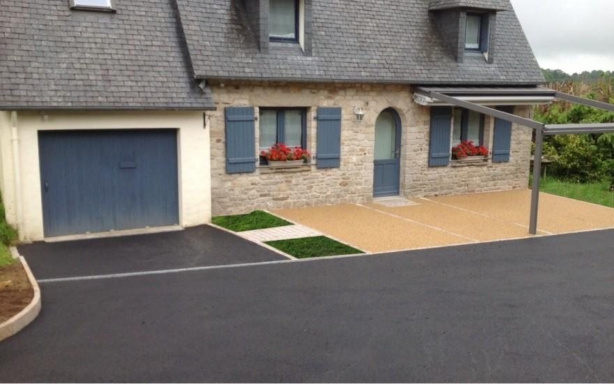 Conception Cour en enrob noir  chaud  Plogonnec ralise le 30/04/2025