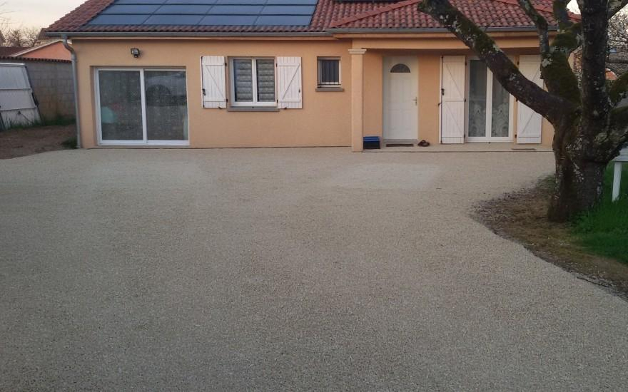 Conception Cour en Gravistar beige  Saint Symphorien d'Ancelles cre le 19/04/2024