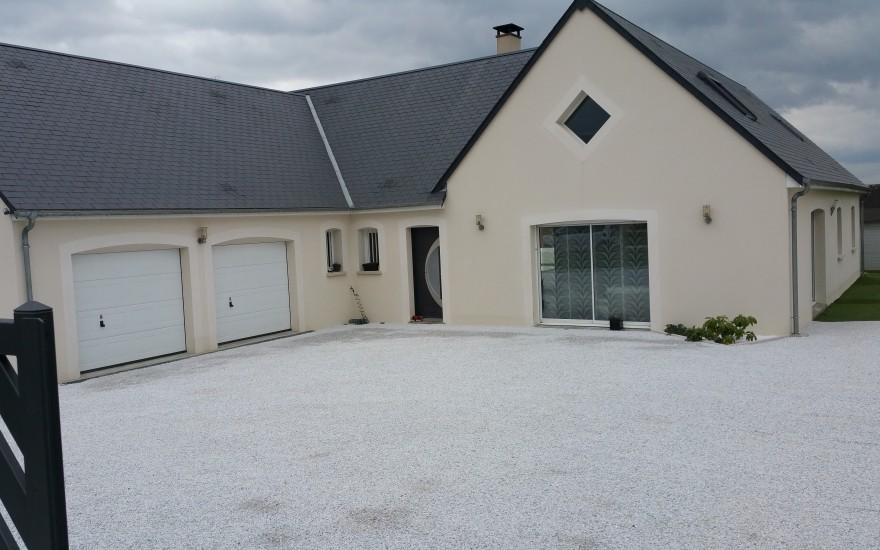 Cration Grande cour en Alvostar blanc  La Chausse Saint Victor conue le 01/05/2025