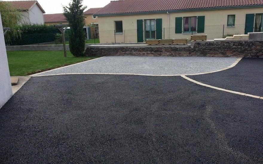 Ralisation Cour en Alvostar et enrob  chaud  Chteauneuf-sur-Isre cre le 30/04/2025