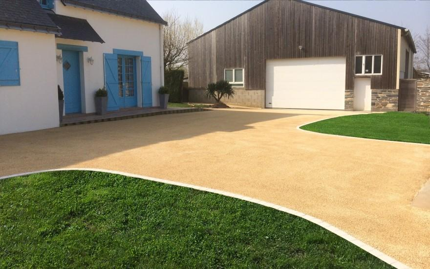 Conception Cour en Gravistar  Bains sur Oust ralise le 01/05/2025