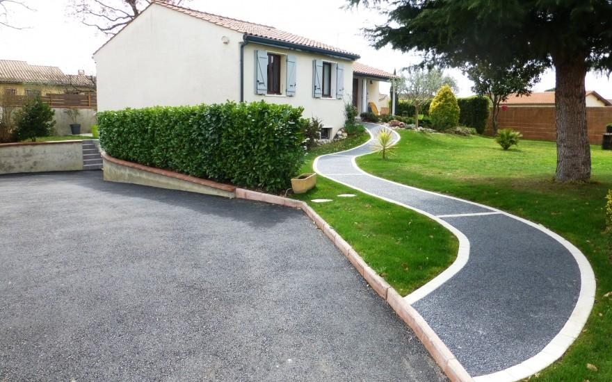 Cration Cour en enrob et bton drainant  Villeneuve Tolosane conue le 15/01/2018