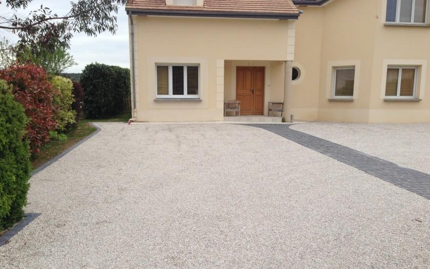 Ralisation Cour en Alvostar et pavage  Valpuiseaux cre le 01/05/2025