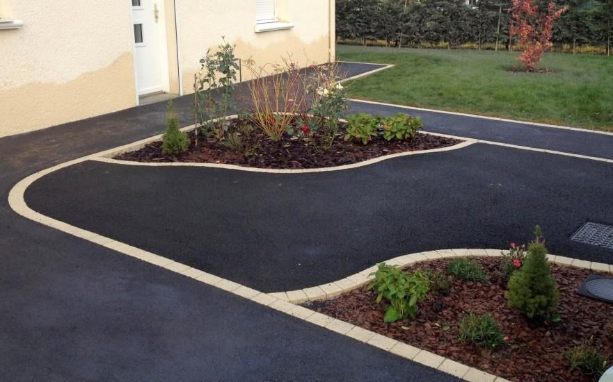 Ralisation Cour en enrob noir  chaud  Orsinval conue le 30/04/2025