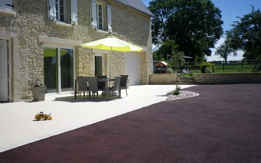 Cration Cour en Hydrostar et enrob rouge  chaud  Longueville