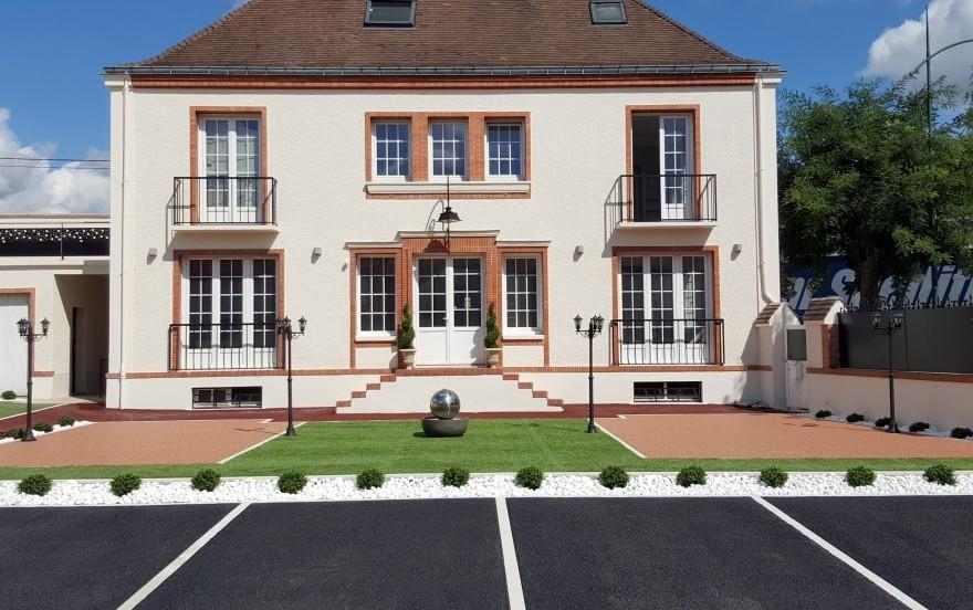Ralisation Cour en enrob noir  chaud et Hydrostar  Reims cre le 30/04/2025