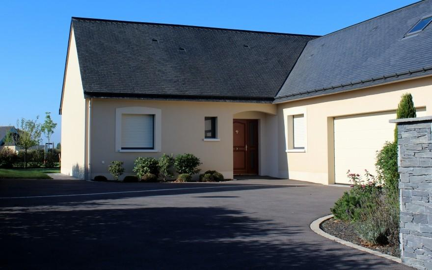 Ralisation Cour en enrob noir  chaud  Segr cre le 30/04/2025