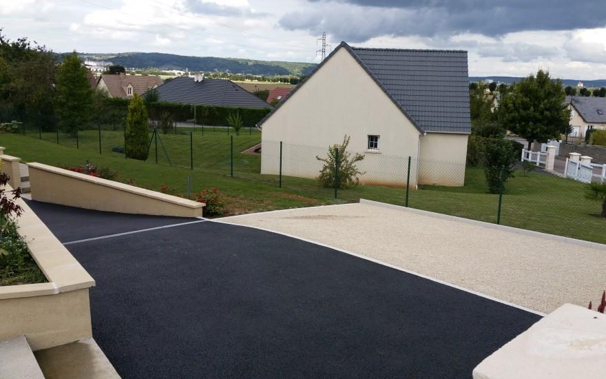 Ralisation Cour en enrob noir  chaud et Alvostar  Evreux conue le 30/04/2025