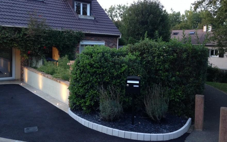 Cration Cour en enrob noir  chaud et pavage  pne conue le 30/04/2025