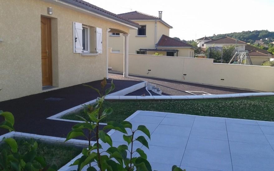 Ralisation Cour en Stardraine et dalle sur plot  Communay cre le 30/04/2025