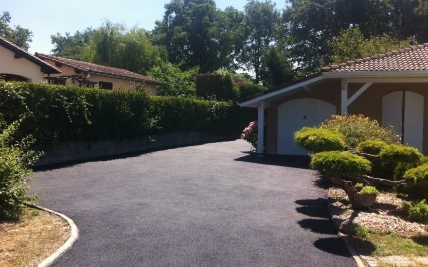 Ralisation Cour en enrob noir  chaud  Artigues-Pres-Bordeaux cre le 30/04/2025