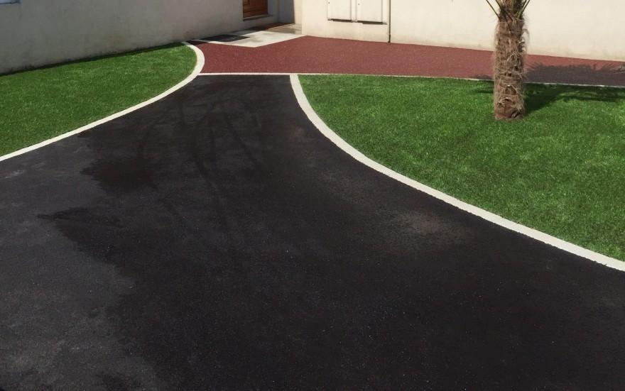 Cration Cour en DM Green, Stardraine et enrob noir  chaud  Neuville-sur-Oise conue le 30/04/2025