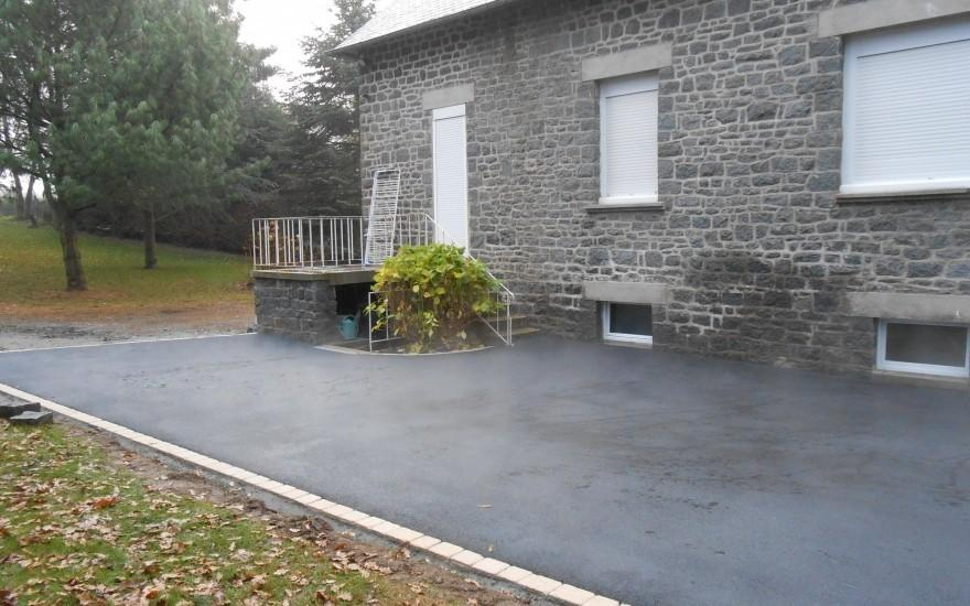 Ralisation Cour en enrob noir  chaud  Mignac-Morvan cre le 30/04/2025