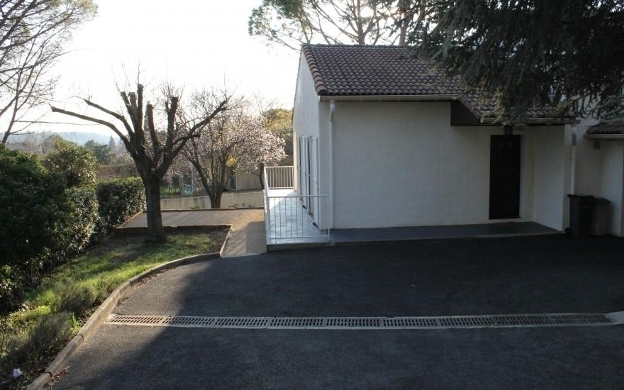 Cration Cour en enrob noir  chaud  Saint-Paul-Trois-Chteaux ralise le 30/04/2025