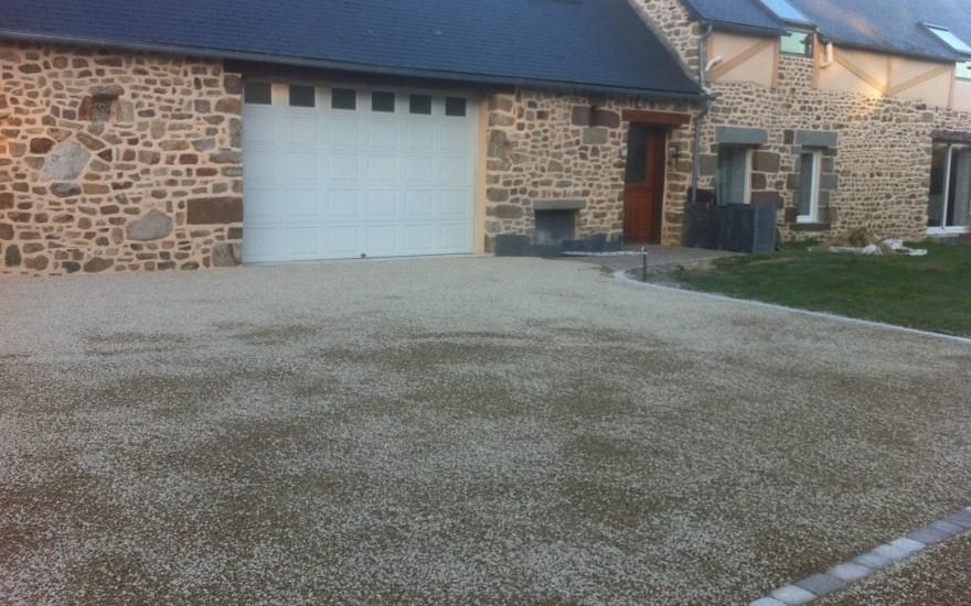 Cration Cour en Gravistar  Saint-Broladre conue le 30/04/2025