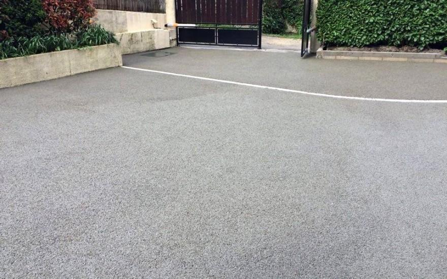 Cration Cour en bton poreux gris  Voreppe ralise le 01/05/2025