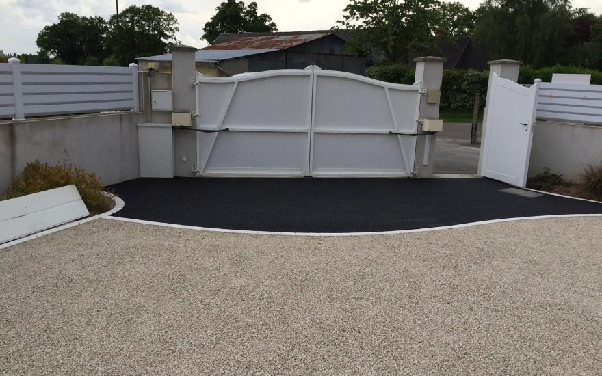 Cration Cour en Gravistar enrob noir  chaud  Parign-sur-Braye conue le 30/04/2025