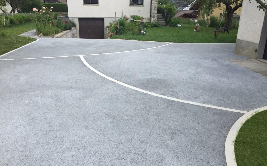 Cration Cour en bton poreux  Annecy conue le 30/04/2025
