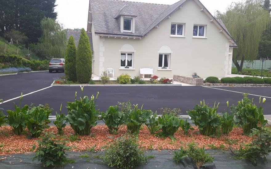 Ralisation Cour en enrob noir  chaud  Quvert cre le 01/05/2025