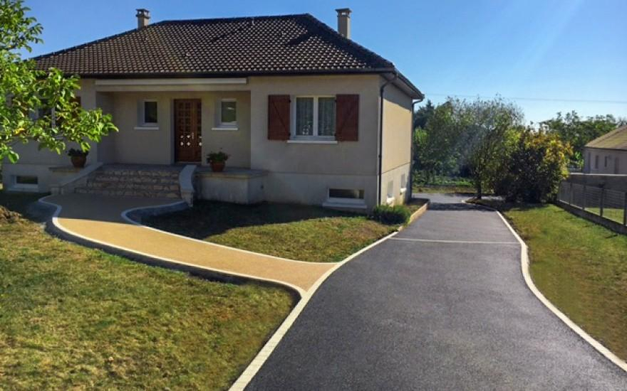 Ralisation Cour en Minralstar et enrob noir  chaud  Chatellerault cre le 30/04/2025