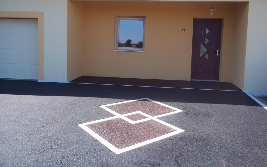 Conception Cour en enrob noir  chaud  Verdun cre le 30/04/2025