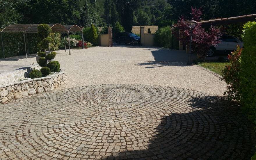 Ralisation Cour en Alvostar et pavage  Cabries  conue le 01/05/2025