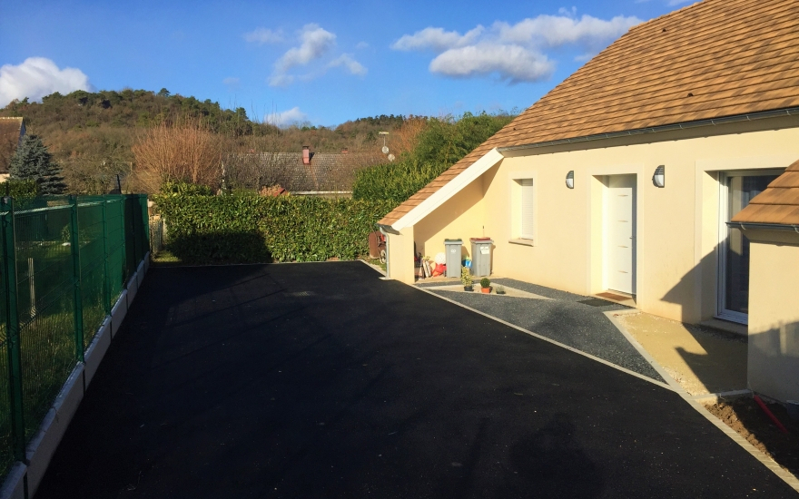 Ralisation Cour en enrob noir  chaud  Brires-les-Scells cre le 30/04/2025
