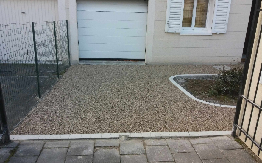 Cration Cour en Alvostar  Bussy-Saint-Georges ralise le 01/05/2025