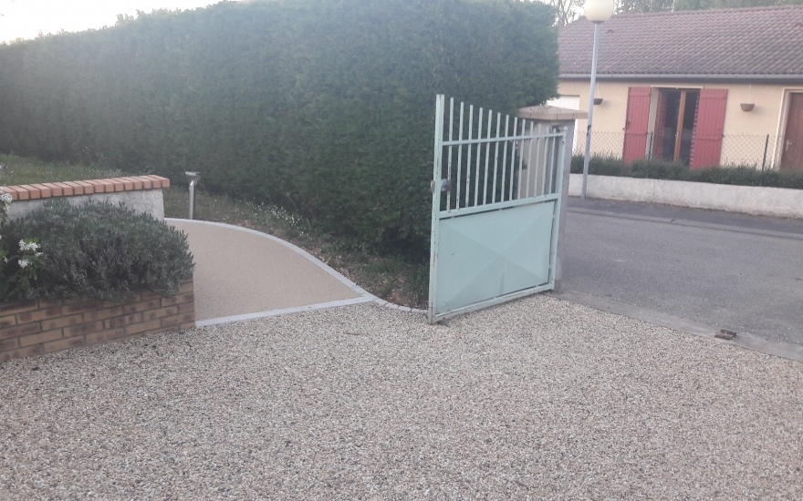 Conception Cour en Alvostar et Minralstar  Jassans-Riottier ralise le 01/05/2025