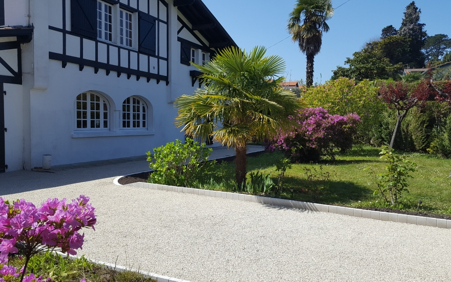 Ralisation Cour en Alvostar  Hasparren conue le 30/04/2025